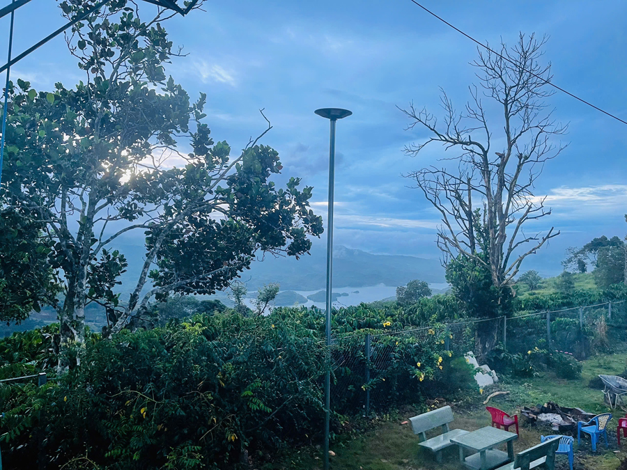 View hồ buổi sáng